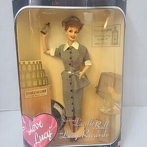 I LOVE LUCY Episode 30 "Lucy Does a TV Commercial" 1997 Mattel Barbie Doll NIOB